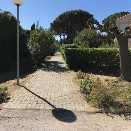 Studio Le Lavandou, 1 Piece, 2 Personnes - Fr-1-308-99 * Le Lavandou
