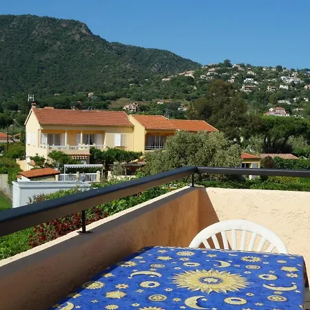 Apartment Studio Le Lavandou, 1 Piece, 2 Personnes - Fr-1-308-99 Le Lavandou